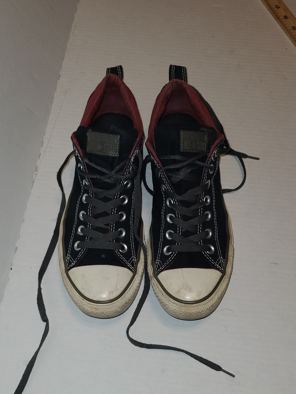Converse Men’s Black Sneakers with Red Interior Dize 10